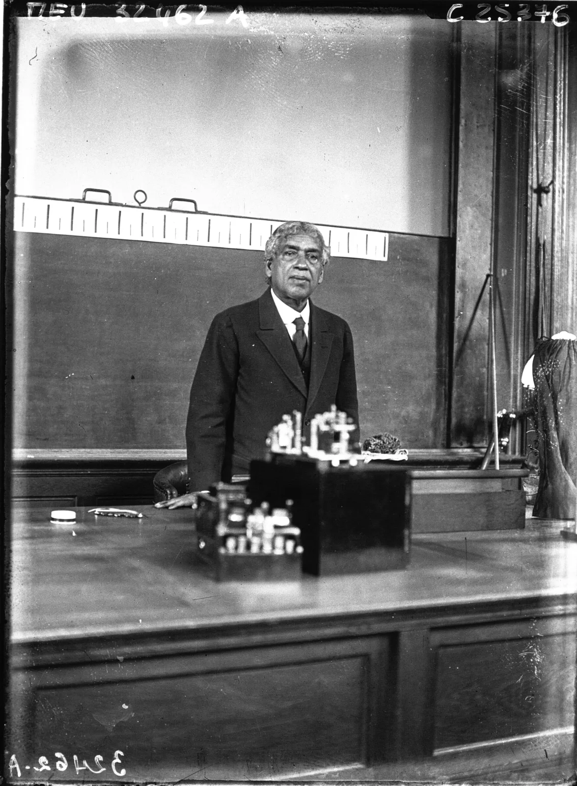 Bengali scientist Jagadish Chandra Bose (1858-1937) lecturing on the "nervous system" of plants at the Sorbonne in Paris in 1926.