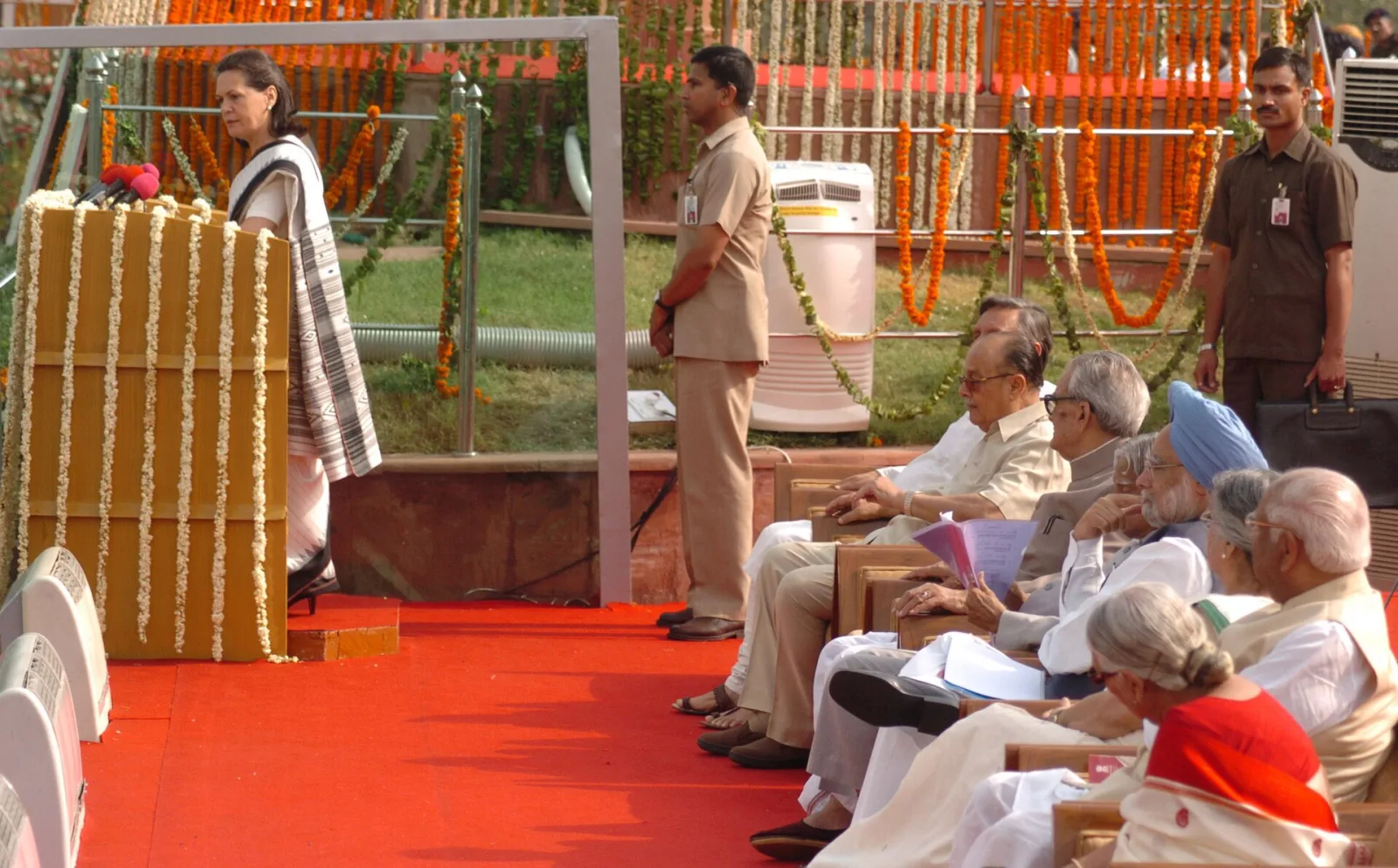The Chairperson, UPA, Smt. Sonia Gandhi Singh addressing from the ramparts of the Red Fort at the inaugural function of the national celebrations to commemorate 150th anniversary of the First War of I