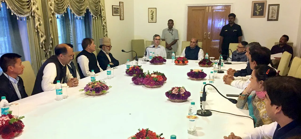 A delegation led by Shri Omar Abdullah calling on the Union Home Minister, Shri Rajnath Singh, in Srinagar on September 10, 2017.