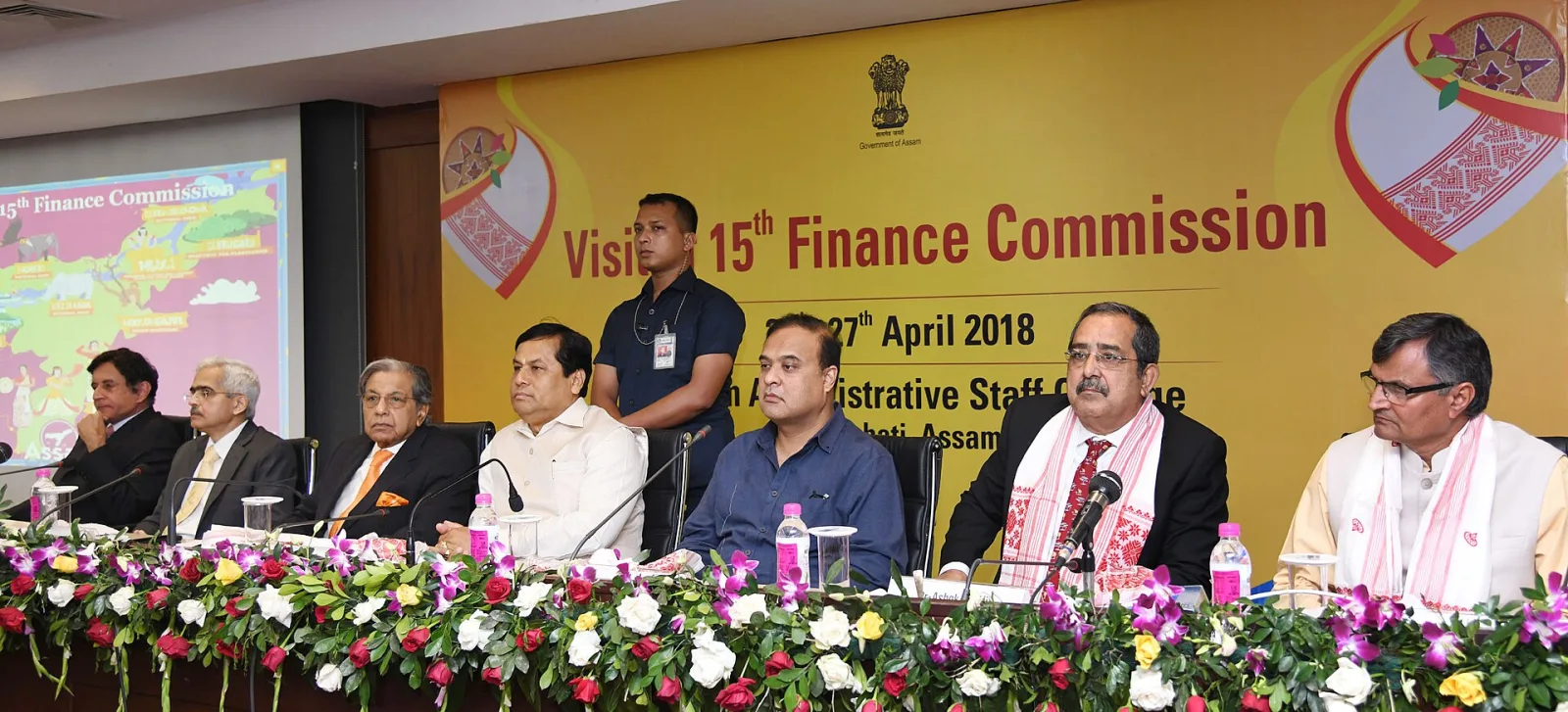N.K. Singh along with the members, with the Chief Minister of Assam, Shri Sarbananda Sonowal and the Finance Minister of Assam, Dr. Himanta Biswa Sarma at the 15th Finance Commission meeting with the 